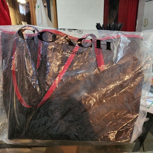 Coach Set - Picture 2 of 2